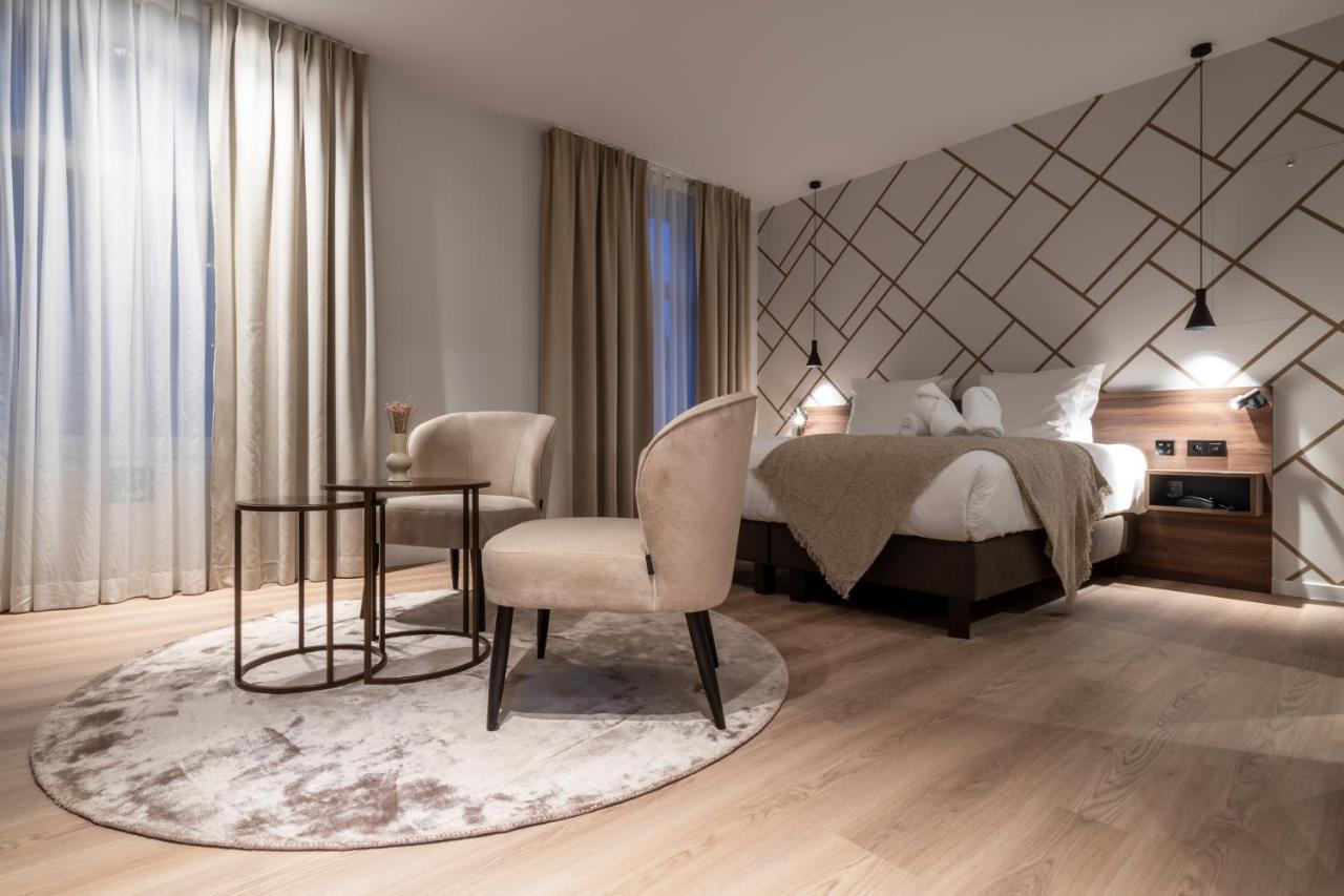 Hotel One Two Four - & 4*